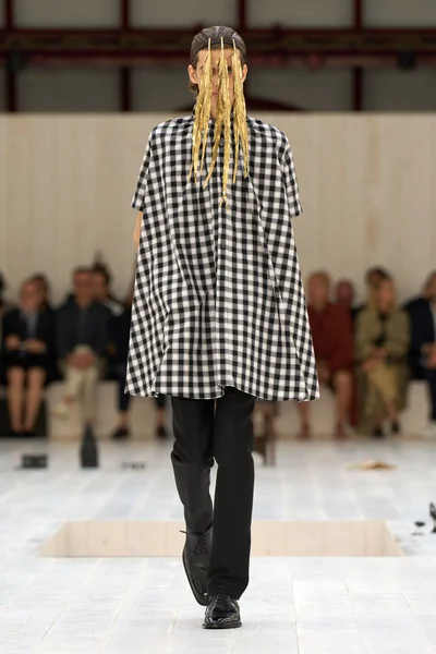 Look 12